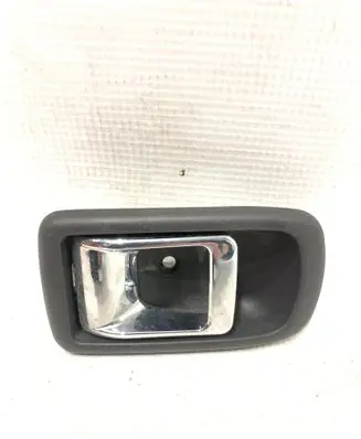Suzuki SX4 Rear door interior handle
