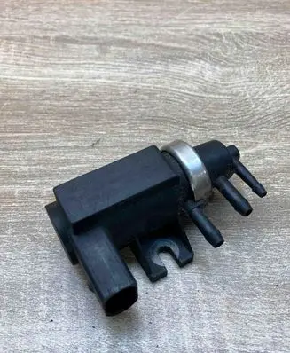 Volkswagen Touran I Turbo solenoid valve 1J0906627C 72290303