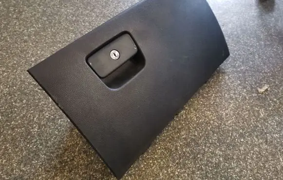 Dodge Durango III Glove box lid/cover 