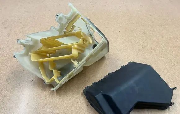 BMW 3 E46 Fuse box cover 12901436443 1437378 12901437378