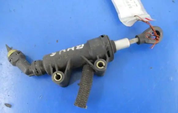 BMW 5 E39 Clutch master cylinder