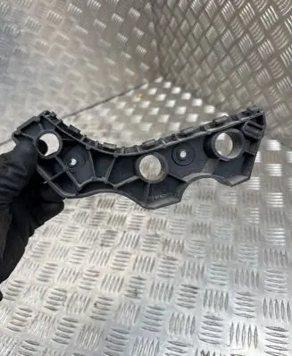 Front bumper mounting bracket