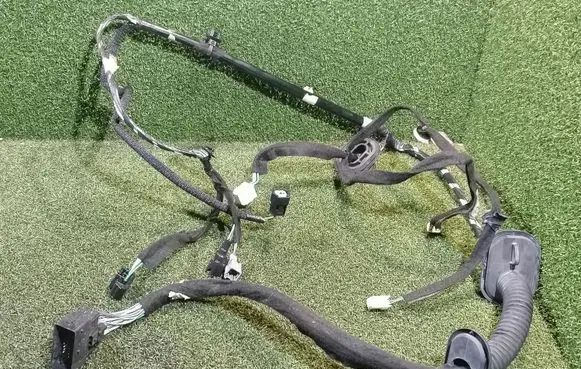 Renault Trafic III (X82) Front door wiring loom 242106643R