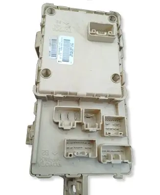 Toyota Avensis T250 Fuse module 8264105020A 3001752362 06052508451001