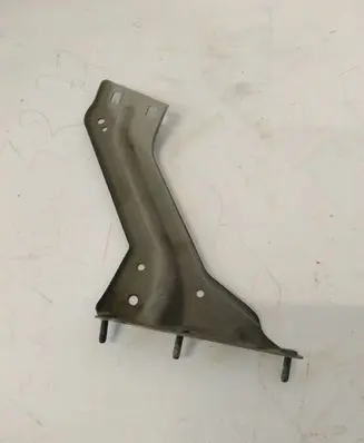 Audi Q5 SQ5 Fender mounting bracket 8R0821136