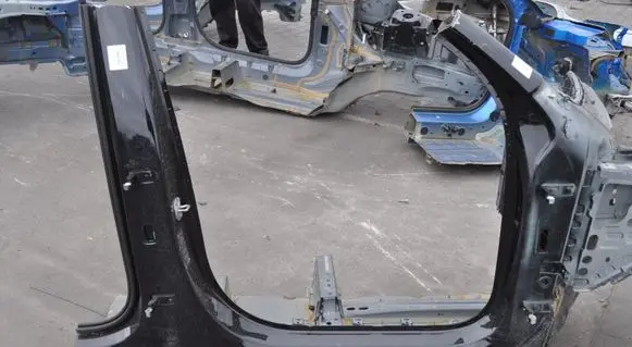 Volvo XC90 Side car body part 