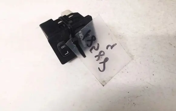 Toyota Corolla Verso AR10 Wing mirror switch 183574