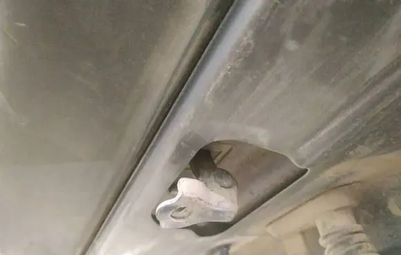 Nissan Pathfinder R51 Rear door check strap stopper