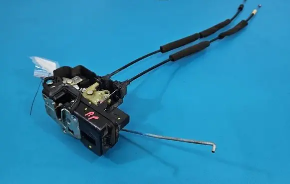 Chevrolet Captiva Front door lock IMPRK1610160