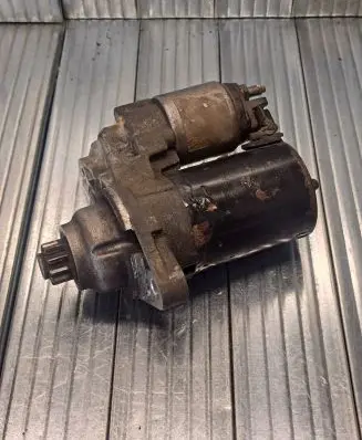 Volkswagen Fox Starter motor 02T911023E