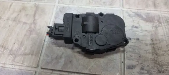BMW X1 E84 Air flap motor/actuator 13122013 T1015556H EFB431