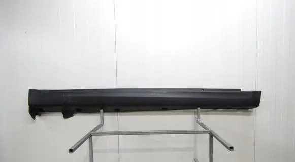 Front sill (body part)