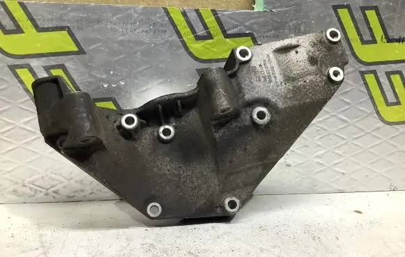 Volvo V70 Engine mounting bracket 9662533080 30777382 7G9Q10K018AA