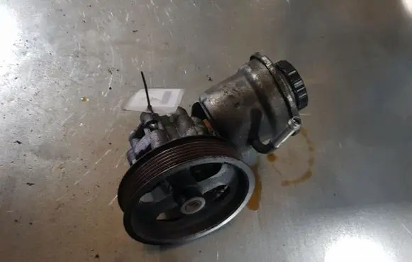 Toyota Avensis T250 Power steering pump