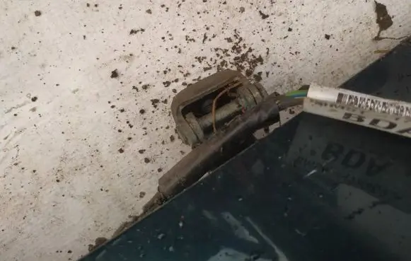 Ford Focus Tailgate/trunk/boot hinge