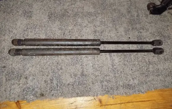 Audi TT Mk1 Shock absorber/damper mounting bracket 