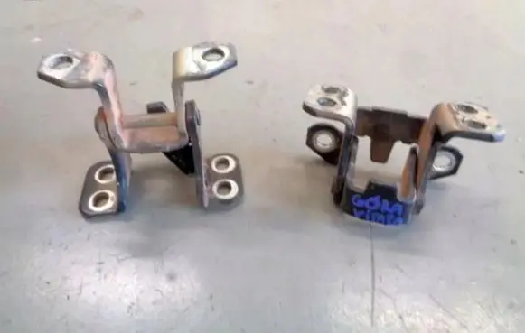 Suzuki Grand Vitara II Tailgate/trunk/boot hinge