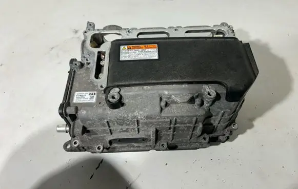 Toyota Prius+ (ZVW40) Voltage converter inverter G920047220