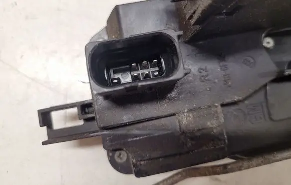 Opel Vectra C Front door lock 24447341