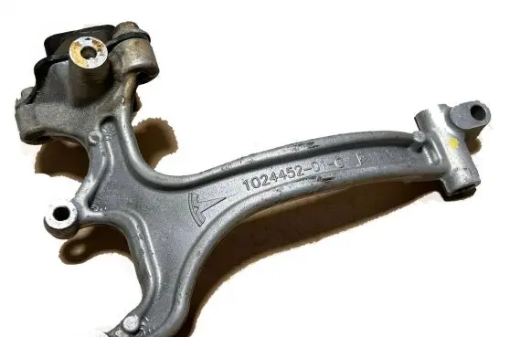 Mercedes-Benz B W246 W242 Engine mounting bracket 102445201C A2423417601 15755