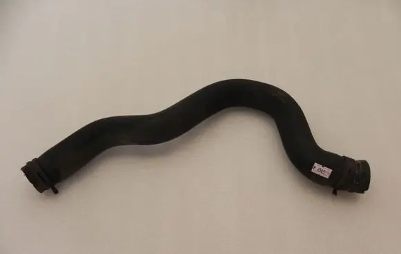Coolant pipe/hose
