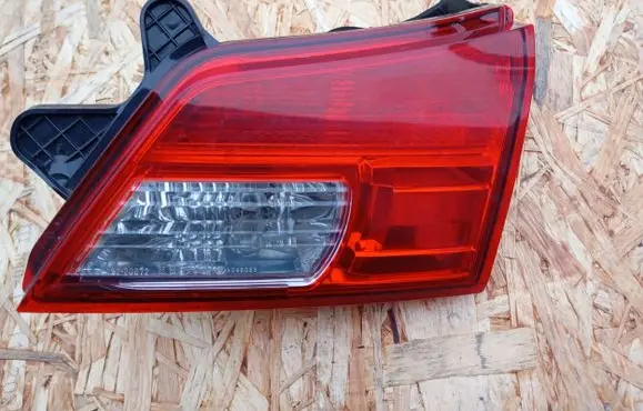Tailgate rear/tail lights