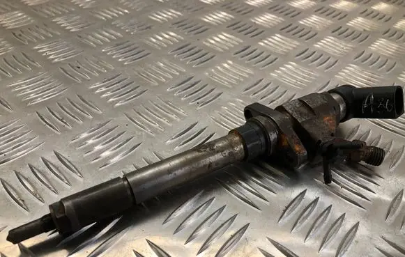 Volvo XC70 Fuel injector 9647247280