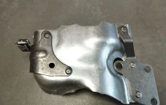 Volkswagen Touran III Heat shield in engine bay 05E253041N
