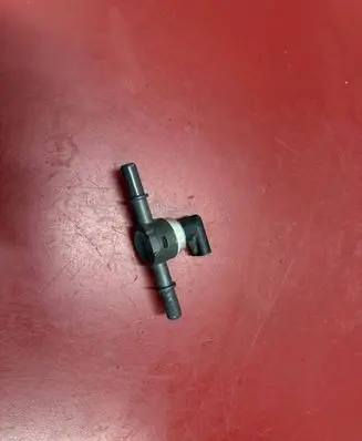 BMW X1 U11 Fuel pressure sensor 7952799 Y9795279902