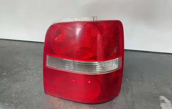 Volkswagen Touran I Rear/tail lights 1T0945096G 1T0945112E