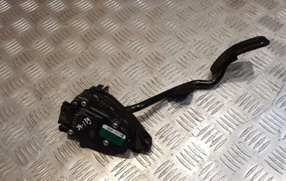 Audi A4 S4 B7 8E 8H Accelerator throttle pedal 8E2721523K 8E2721523 34139