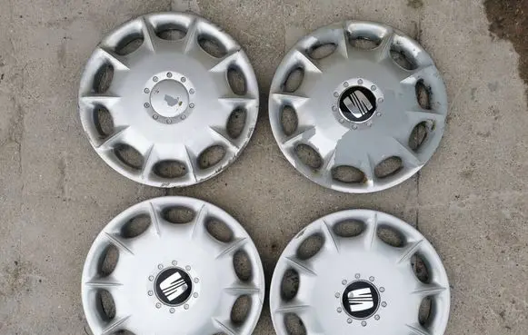 Seat Leon (1M) R15 wheel hub/cap/trim 1M0601147A