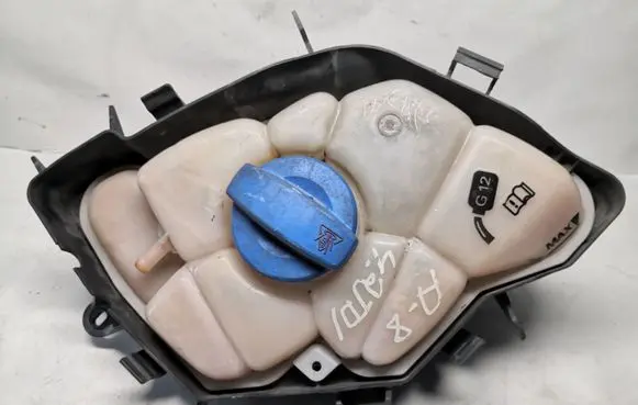 Audi A8 S8 D3 4E Coolant expansion tank/reservoir 4E0121424B