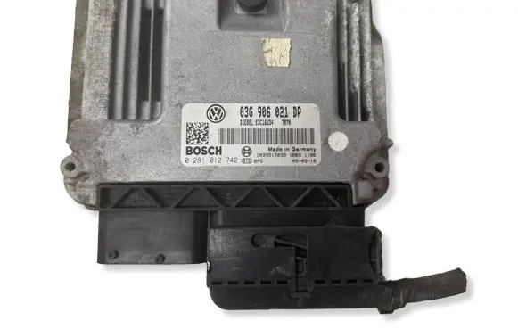 Volkswagen PASSAT B6 Engine control unit/module 03G906021DP 1039S12039 0281012742