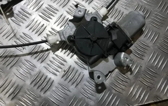Nissan Almera Front door window regulator motor 400601t2