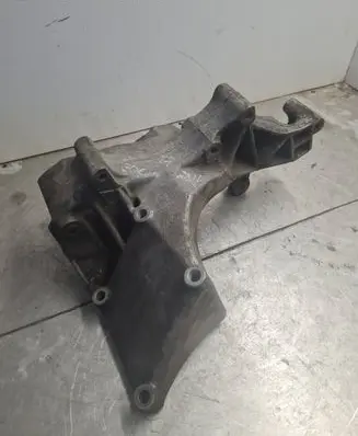 Volkswagen Transporter - Caravelle T4 Generator/alternator bracket 074145169A