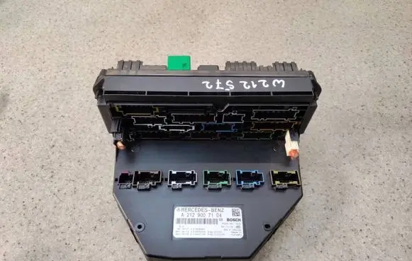 Mercedes-Benz E W212 Fuse module A2129007104AOP1411 A2129007104