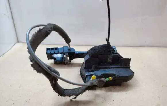 Nissan Qashqai Front door lock