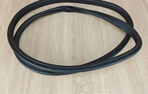 BMW 4 G22 G23 G24 G26 Front door rubber seal 7482945