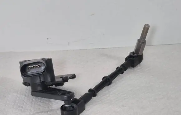 Volkswagen Touareg III Rear air suspension level height sensor 4M0907503 07072025 09304177