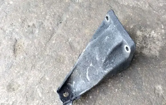 BMW 5 E39 Engine mounting bracket
