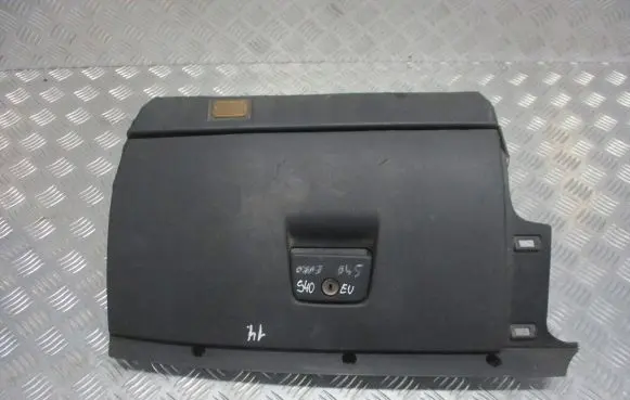Volvo S40, V40 Glove box