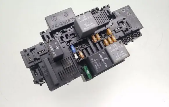 Mercedes-Benz C W205 Fuse module A2229063202 A0009822523 A0009822923