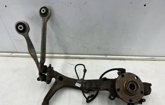 Front wheel hub spindle knuckle