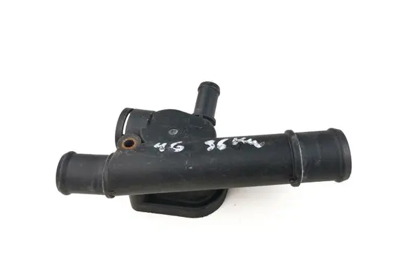 Volkswagen Golf IV Engine coolant pipe/hose 038121133