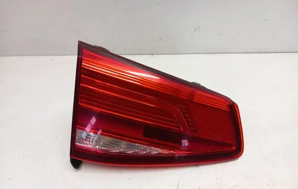 Tailgate rear/tail lights
