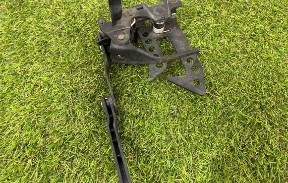 Mercedes-Benz S W221 Engine bonnet (hood) release handle 