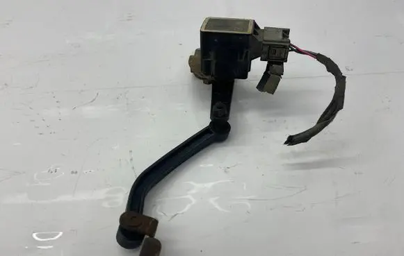Mercedes-Benz ML W164 Air suspension front height level sensor A0105427717