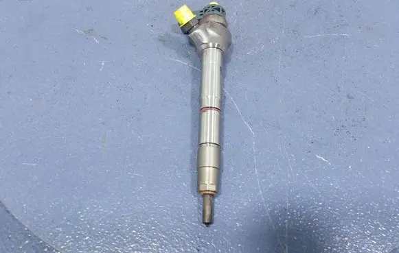 Skoda Octavia Mk3 (5E) Fuel injector 04L130277AC