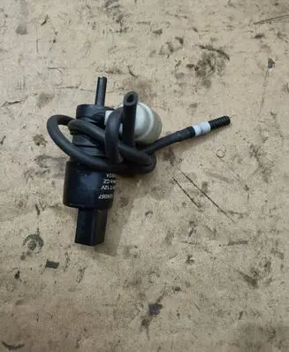 Opel Astra K Windscreen/windshield washer pump 13250357 3240117